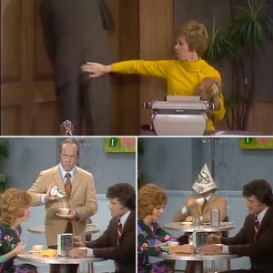 When the Background Stole the Show: Tim Conway and Carol Burnett Turned a Serious Scene into Comedy Gold with a Coffee Pot, an Invisible Cigarette, and Laughter That Took Over the Set 578270461_122242242260149206_2660702989081837339_n